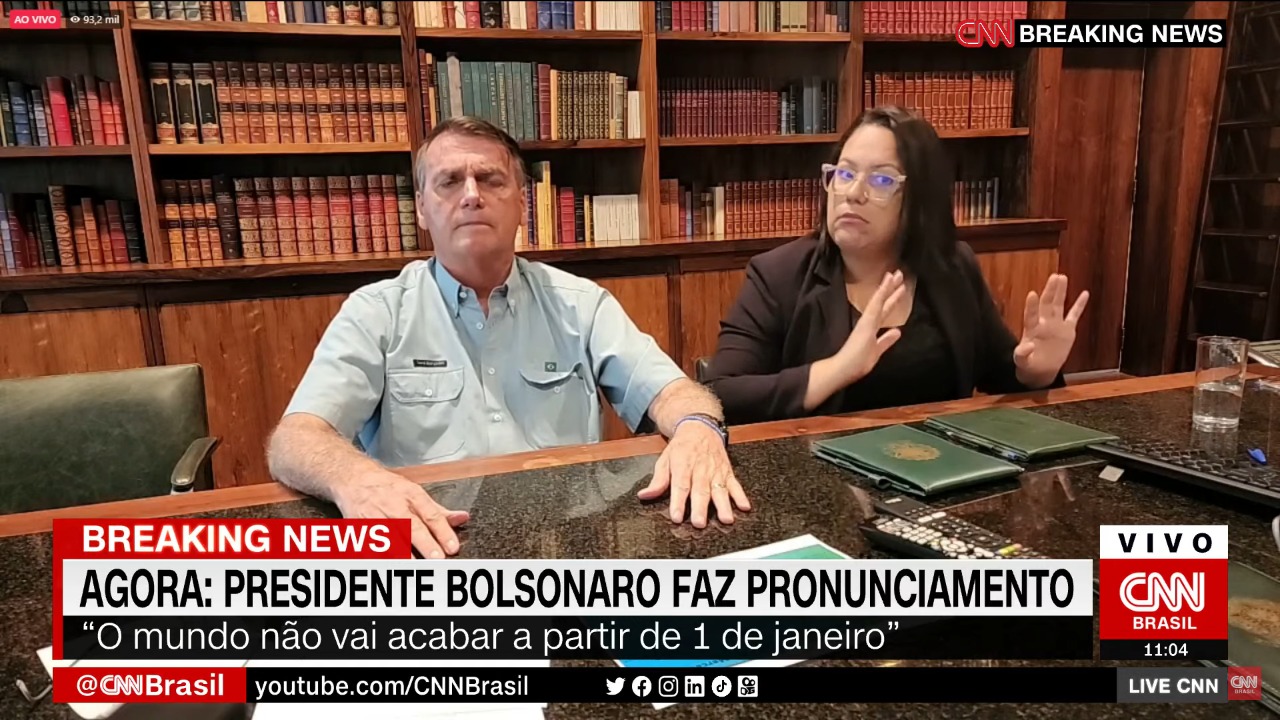 Bolsonaro chora em última live (Foto: Reprodução)