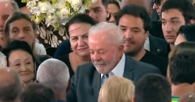Lula aparece no velório de Pelé (Foto: Reprodução)